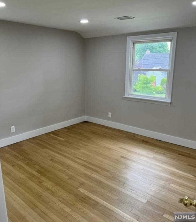 81 Reid Ave, Bergenfield, NJ 07621