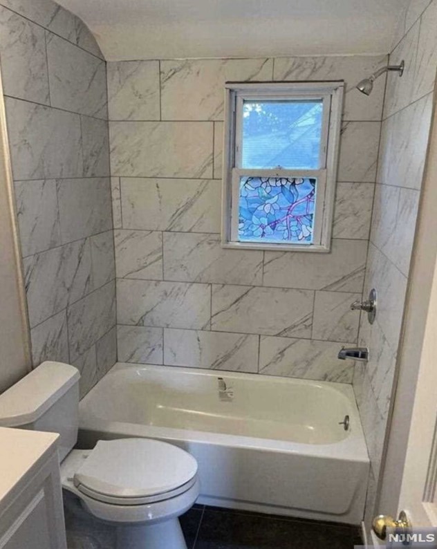 81 Reid Ave, Bergenfield NJ  07621-1922 exterior