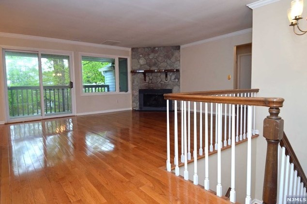 126 Vreeland Ct, Mahwah, NJ 07430