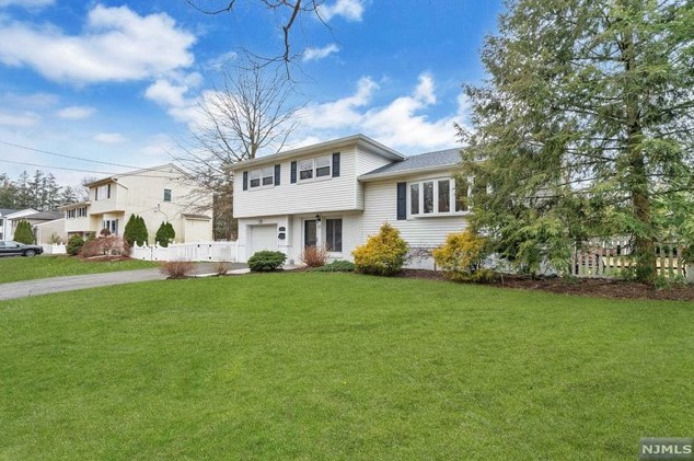 322 Jeffer St, Ridgewood, NJ 07450