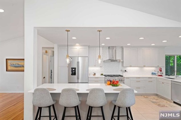 85 Venus Dr, Closter, NJ 07624