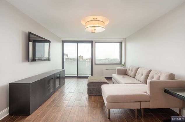1600 Center Ave #15d, West Fort Lee, NJ 07024