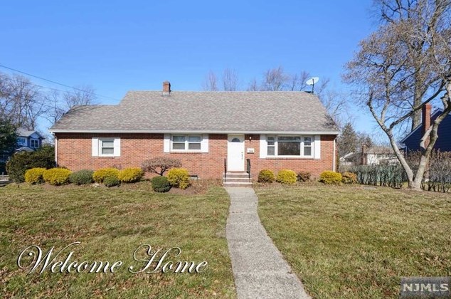 344 Hoffman Ave, N Milford, NJ 07646