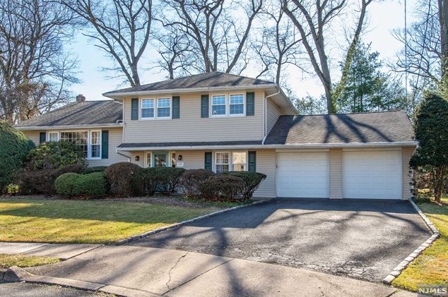 376 Francis Ct, Oradell, NJ 07649