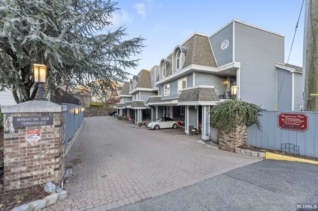 5 Columbus Pl, Cliffside Park, NJ 07010