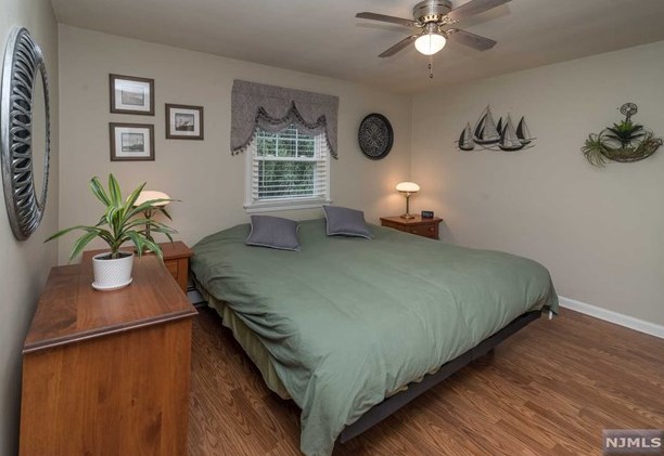 39 Rea Ave, Midland Pk NJ 07432-1930 exterior