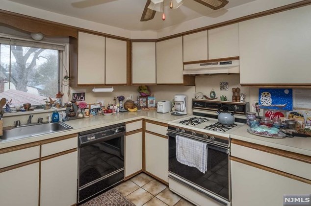 39 Rea Ave, Midland Pk NJ 07432-1930 exterior