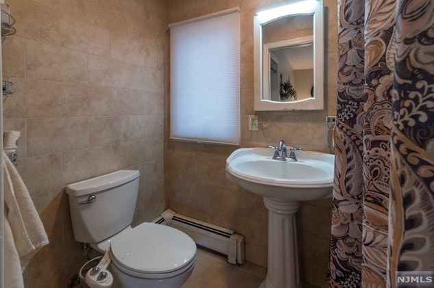 39 Rea Ave, Midland Pk NJ 07432-1930 exterior