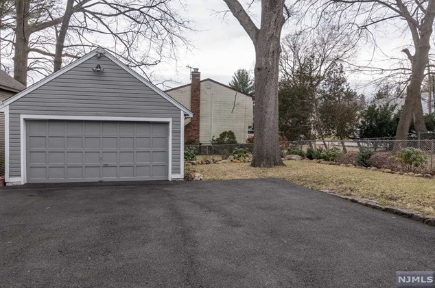 39 Rea Ave, Midland Pk NJ 07432-1930 exterior