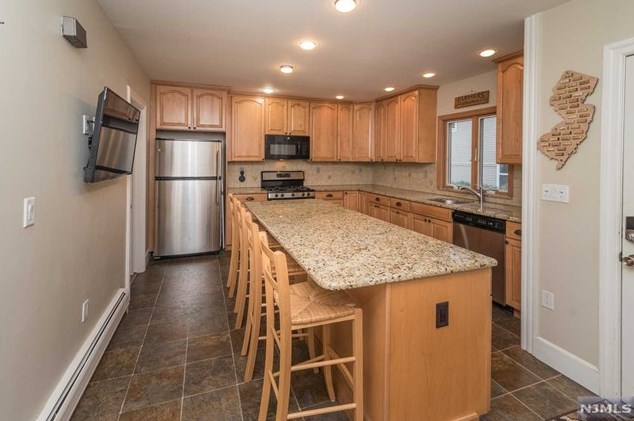 39 Rea Ave, Midland Pk NJ 07432-1930 exterior