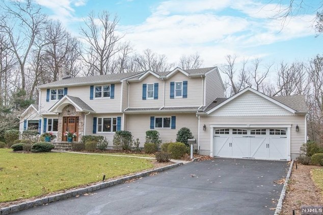 59 Morley Dr, Wyckoff, NJ 07481-3322