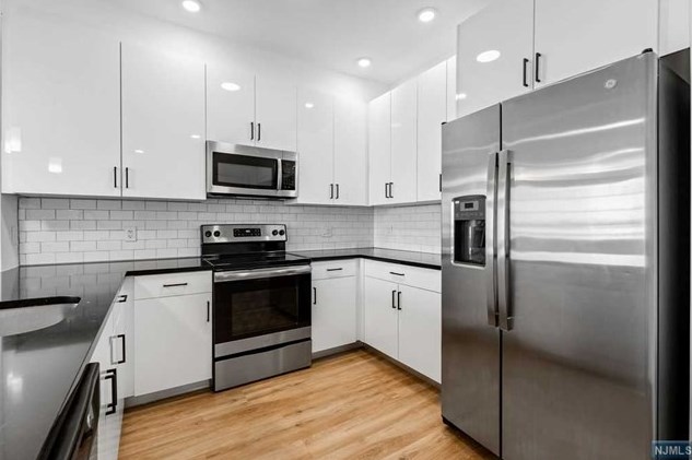 520 Cliff St #305, Fairview, NJ 07022
