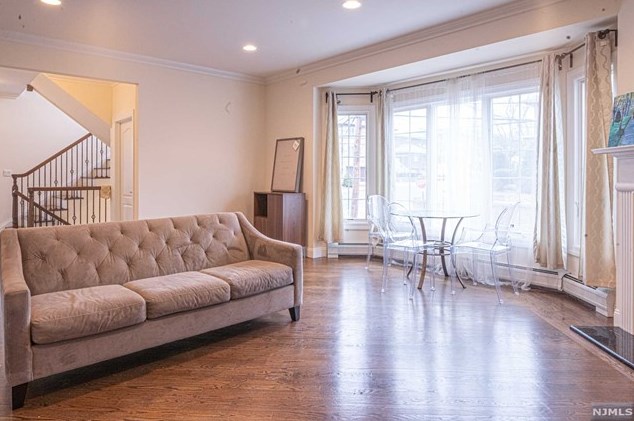 1545 12th St, West Fort Lee, NJ 07024
