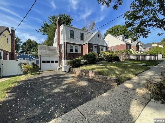 40 Dohrman Ave, Teaneck, NJ 07666