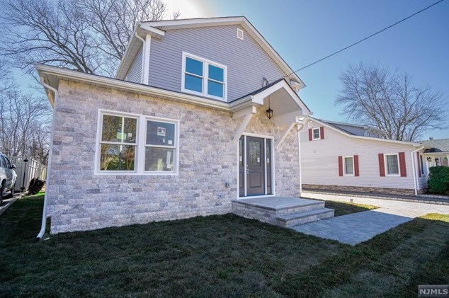 95 Lawrence St, Hillsdale, NJ 07642-2729