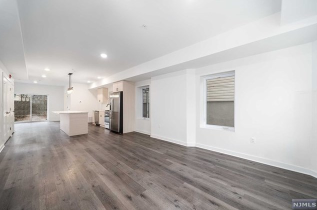 102 Ege Ave, Jersey City, NJ 07305-3721