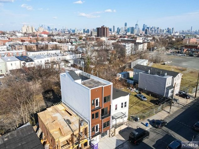 102 Ege Ave, Jersey City NJ  07305-3721 exterior