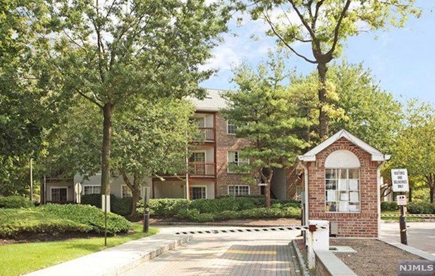 220 Village Circle Dr, West Fort Lee, NJ 07024-2119
