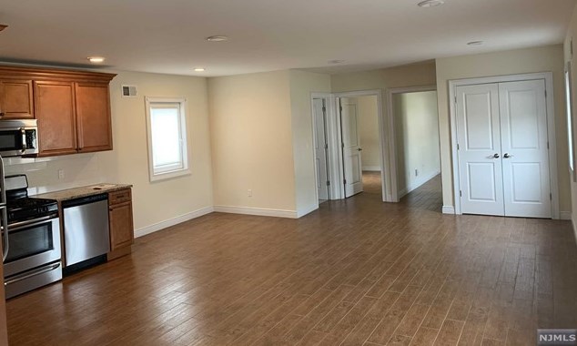 41 Mercer St, Wallington NJ  07057-1139 exterior