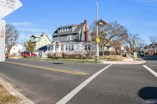470 N Grove St, East Orange, NJ 07017