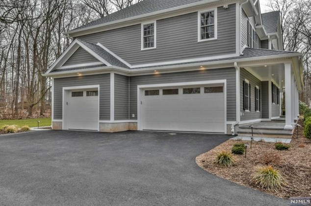 572 Burritt Pl, Franklin Lakes, NJ 07417