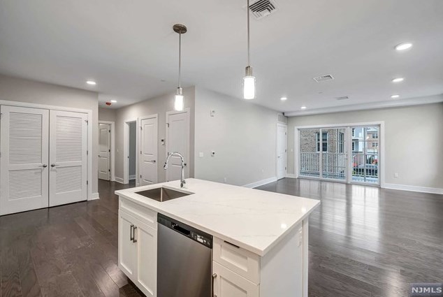 4203 Rio Vista Ln, Rockleigh, NJ 07647