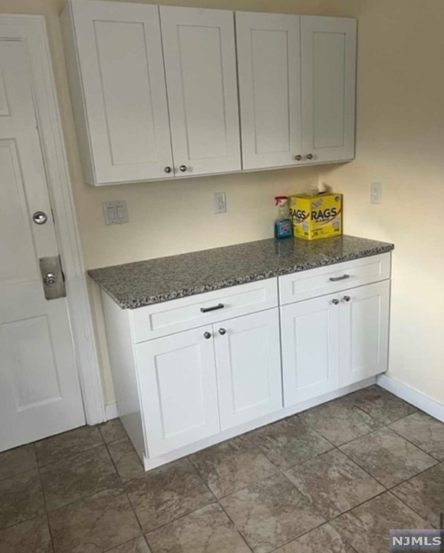 283 5th St, Saddle Brook NJ  07663-6211 exterior