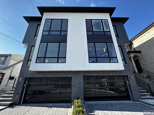1543 13th St, West Fort Lee, NJ 07024-2127