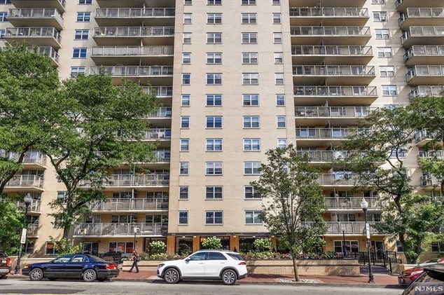 6600 Kennedy Blvd, West New York, NJ 07093-4232