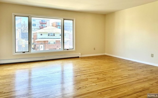 1527 10th St, West Fort Lee NJ  07024-2122 exterior