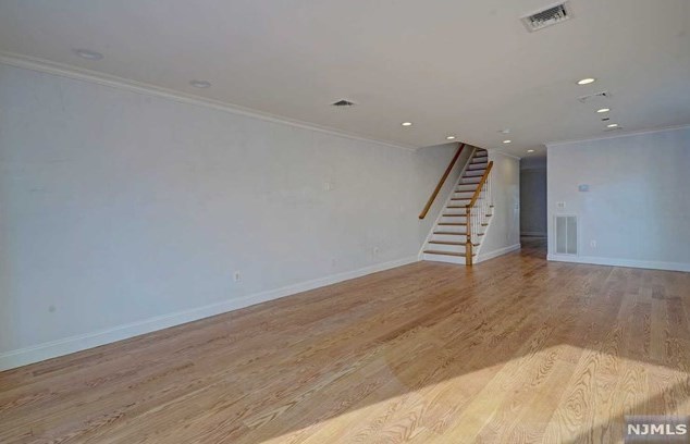 33 Columbus Dr, Tenafly NJ  07670-1620 exterior