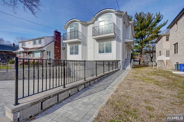 33 Columbus Dr, Tenafly, NJ 07670