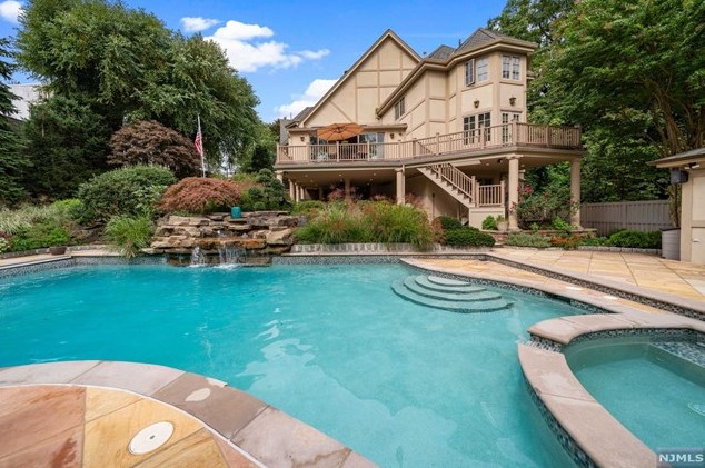 181 Montross Ave, Rutherford NJ  07070-1610 exterior