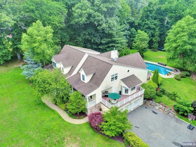 6 Conklin Ln, Rockleigh, NJ 07647