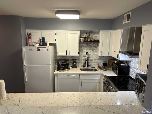19 Plauderville Ave #209, Outwater, NJ 07026