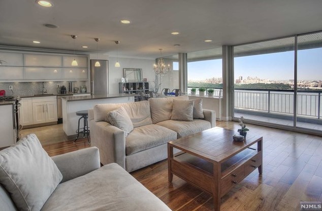 2 Horizon Rd #1027, West Fort Lee, NJ 07024