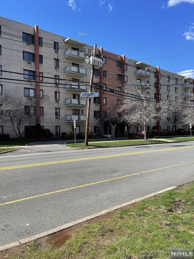 77 Prospect Ave #4m, Hackensack, NJ 07601
