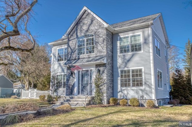 233 High St, Closter, NJ 07624
