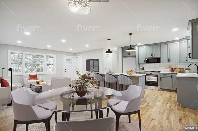 62 Walton Ave, Oakland, NJ 07436