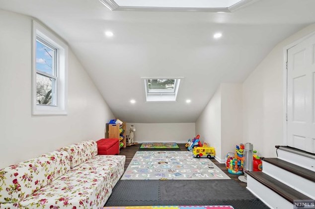 397 Feronia Way, Rutherford NJ  07070-2853 exterior