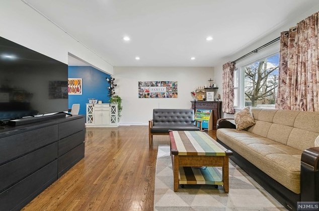 397 Feronia Way, Rutherford NJ  07070-2853 exterior