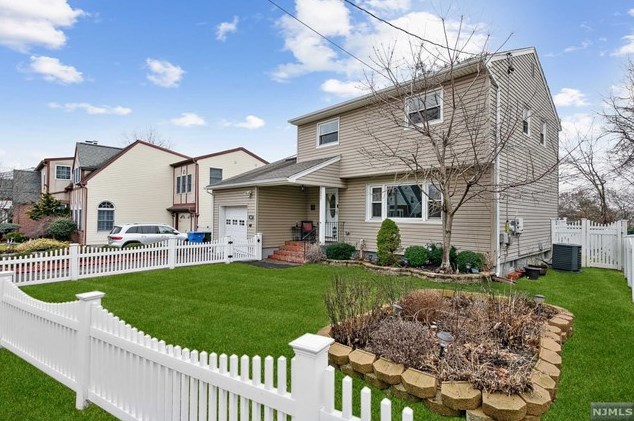 397 Feronia Wy, Rutherford, NJ 07070