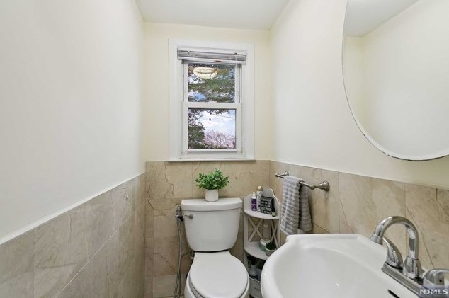 397 Feronia Way, Rutherford NJ  07070-2853 exterior