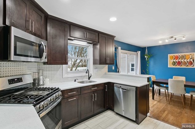 397 Feronia Way, Rutherford NJ  07070-2853 exterior