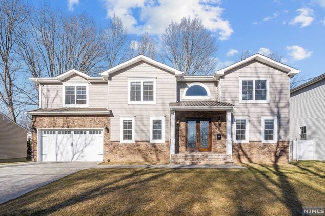 284 Van Saun Dr, River Edge, NJ 07661