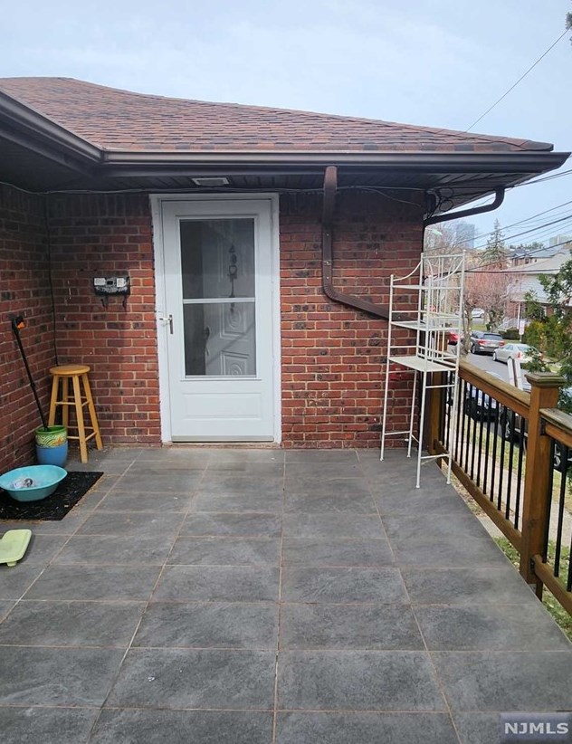 265 14th St #b, Palisades Park, NJ 07650