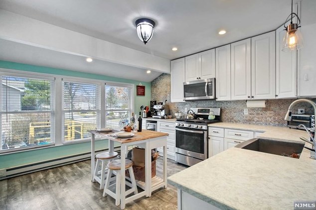 355 Prospect St, Midland Pk, NJ 07432-1344