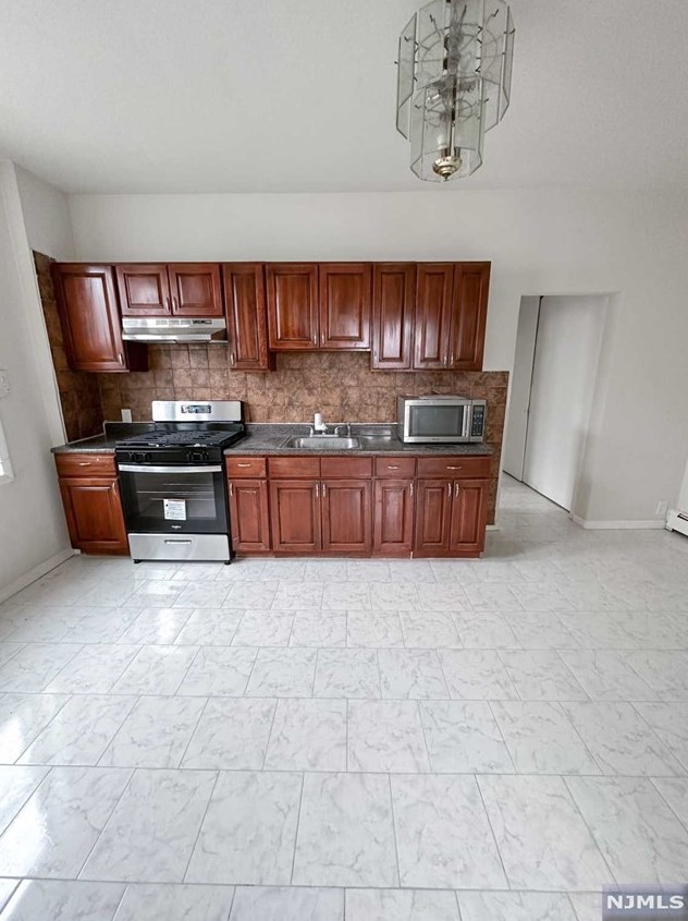 7 Farnham Ave, Outwater, NJ 07026