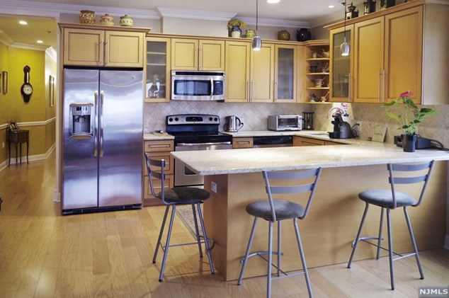 196 Cedar St, Cliffside Park, NJ 07010