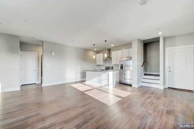 184 Main St #3, Lodi, NJ 07644